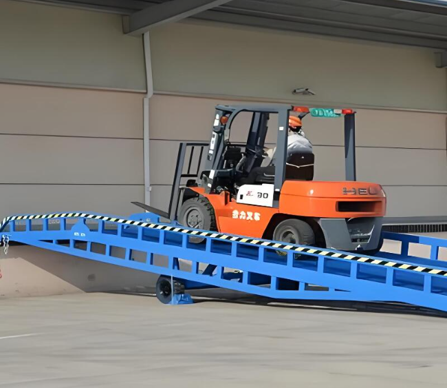 密山移动式卸货平台（叉车用）